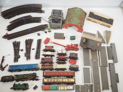 Lot 246 - A group of TRI-ANG OO gauge locomotives,...