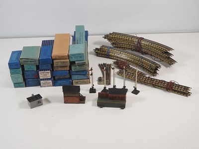 Lot 247 - A group of boxed and unboxed HORNBY DUBLO OO...