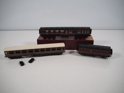 Lot 248 - A group of vintage OO gauge model railway...