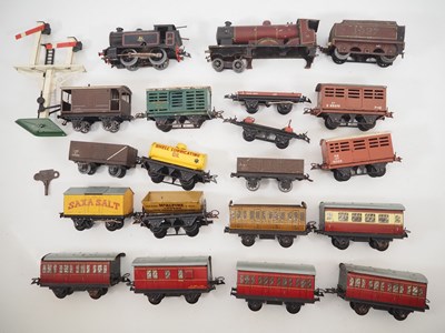 Lot 252 - A group of O gauge rolling stock and...