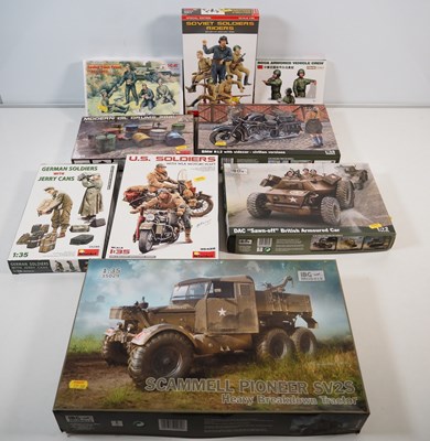 Lot 272 - A group of 1:35 and 1:72 scale unbuilt plastic...