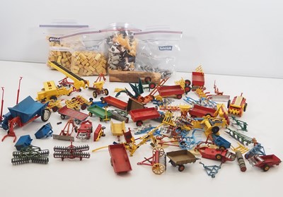 Lot 609 - A group of diecast/plastic agricultural...