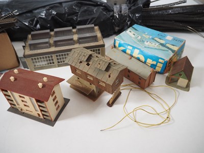 Lot 8 - A crate of N gauge plastic building kits by...