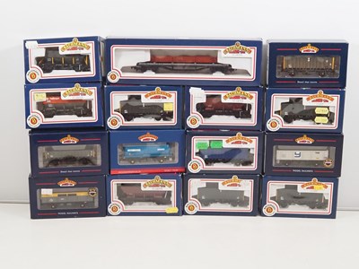 Lot 370 - A mixed group of BACHMANN OO gauge wagons of...