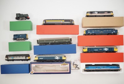 Lot 439 - A group of OO gauge unboxed diesel locomotives...
