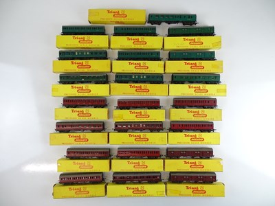 Lot 3 - A group of TRI-ANG TT Gauge passenger coaches...