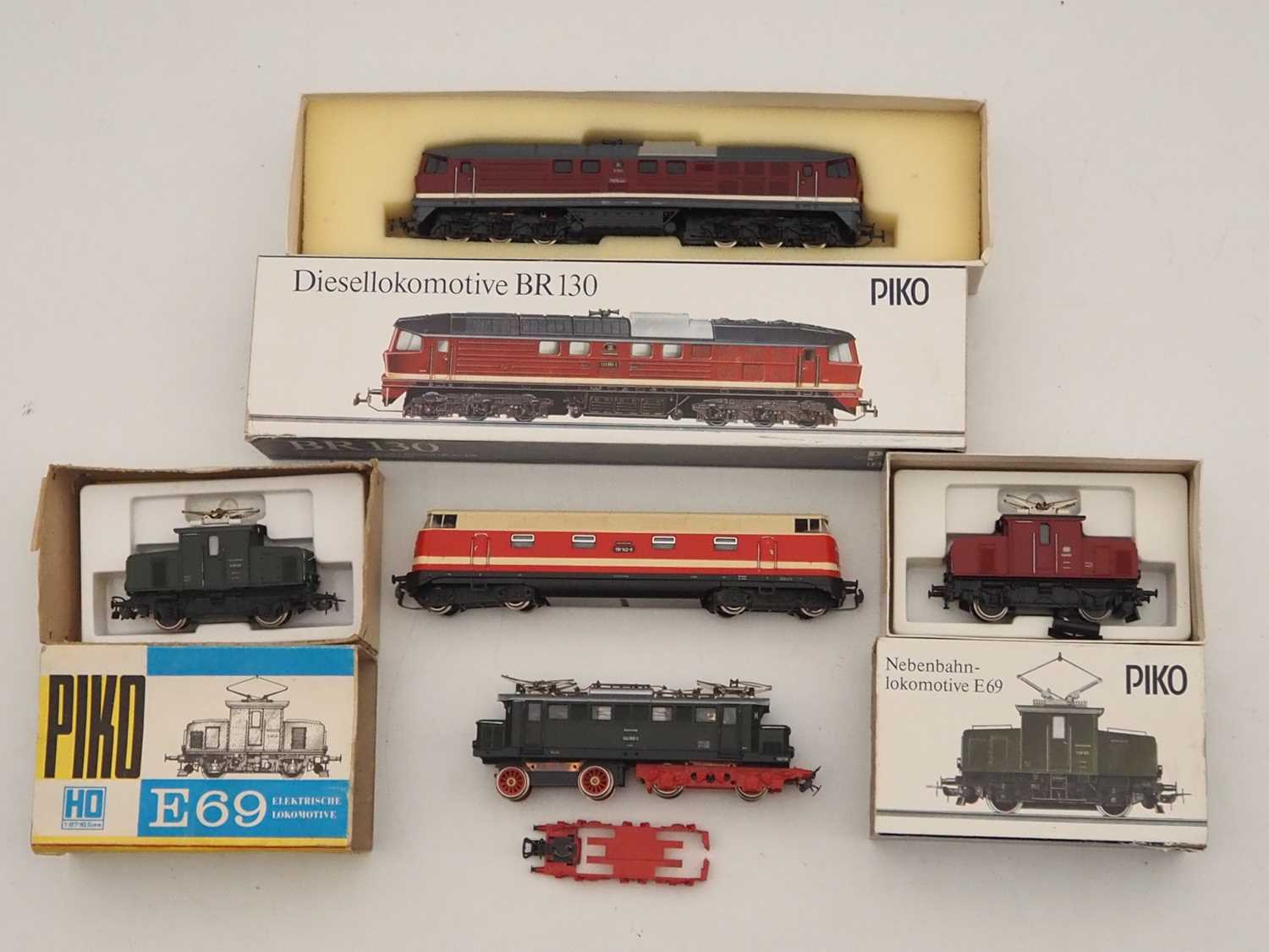 Lot 34 - A group of boxed and unboxed PIKO HO gauge...