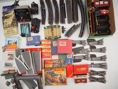 Lot 144 - A lucky dip of OO gauge model railway...