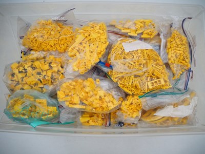 Lot 266 - LEGO: Unboxed mostly yellow LEGO bricks and...