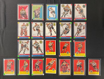 Lot 482 - HOCKEY - A collection of 1950s hockey trading...