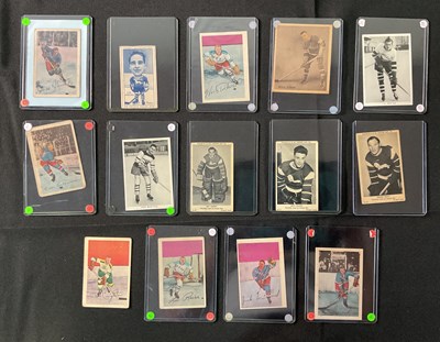 Lot 500 - HOCKEY - A group of cigarette and bubblegum...