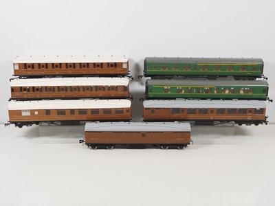 Lot 140 - O gauge unboxed passenger coaches, comprising...