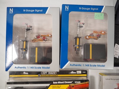 Lot 36 - N gauge accessories by DAPOL, DCC CONCEPTS and...