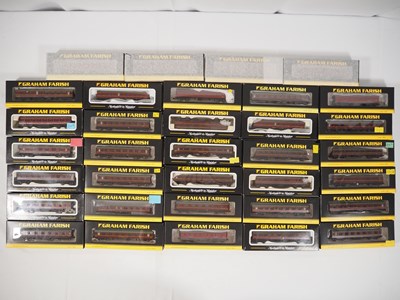 Lot 78 - GRAHAM FARISH - N gauge passenger coaches,...