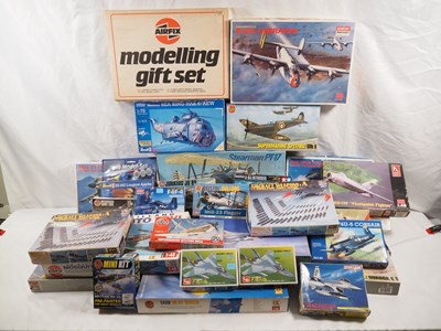 Lot 372 - A large quantity of boxed plastic model kits,...