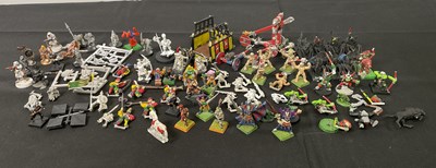 Lot 577 - A mixed selection of vintage Warhammer Fantasy...