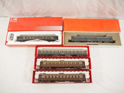 Lot 22 - RIVAROSSI HO gauge Italian Outline passenger...