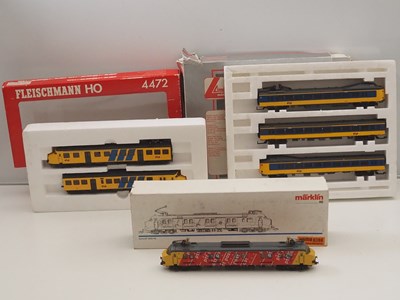 Lot 34 - HO Gauge Dutch Outline multiple units and...