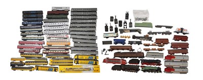 Lot 36 - HO Gauge European and American Outline mixed...