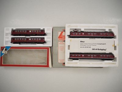 Lot 45 - LIMA A pair of German Outline HO gauge 2-car...