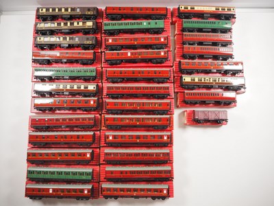Lot 146 - HORNBY DUBLO OO gauge large group of boxed...