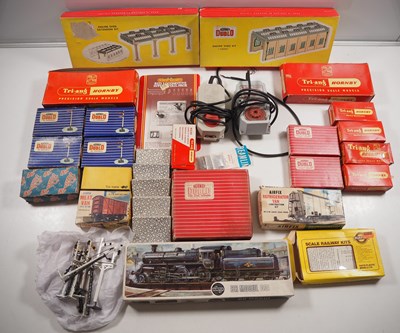 Lot 149 - OO gauge boxed and unboxed kits and...