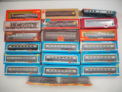 Lot 154 - OO gauge boxed passenger coaches by AIRFIX,...
