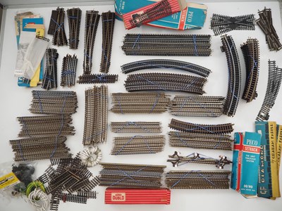 Lot 155 - OO gauge boxed and unboxed track by PECO,...