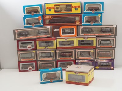 Lot 158 - OO gauge wagons by DAPOL, AIRFIX, OXFORD RAIL...