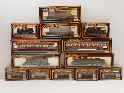 Lot 162 - MAINLINE OO gauge rolling stock comprising...