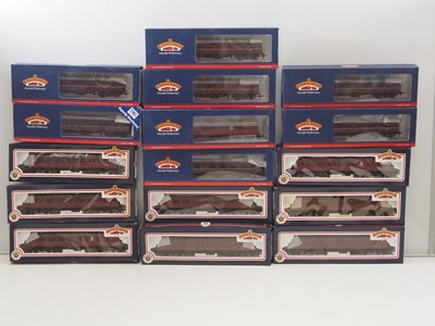 Lot 171 - BACHMANN OO gauge passenger coaches all in BR...