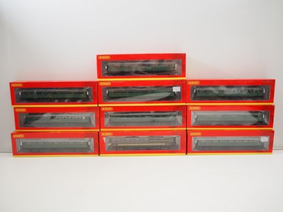 Lot 190 - HORNBY OO gauge mixed passenger coaches...