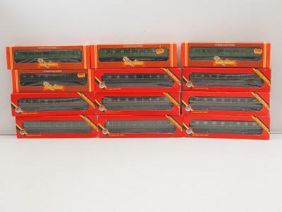 Lot 195 - HORNBY OO gauge passenger coaches all in SR...