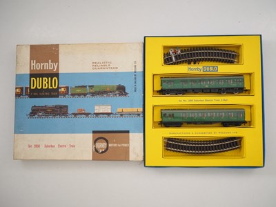 Lot 232 - HORNBY DUBLO OO gauge 2050 2-rail Suburban...