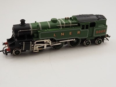 Lot 263 - WRENN OO gauge W2271 Class 4MT 2-6-4 Standard...