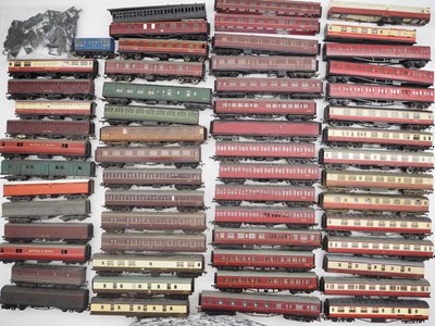 Lot 270 - OO Gauge mixed passenger coaches by HORNBY,...