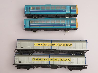 Lot 280 - A group of OO gauge diesel multiple units and...