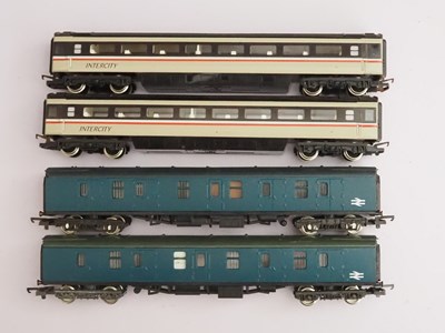 Lot 280 - A group of OO gauge diesel multiple units and...
