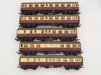 Lot 280 - A group of OO gauge diesel multiple units and...