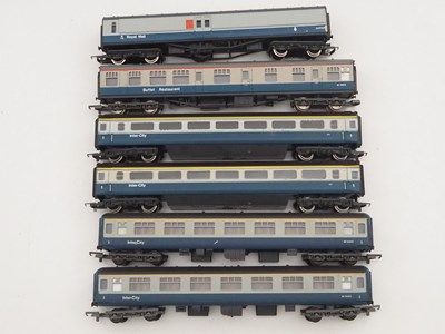 Lot 280 - A group of OO gauge diesel multiple units and...