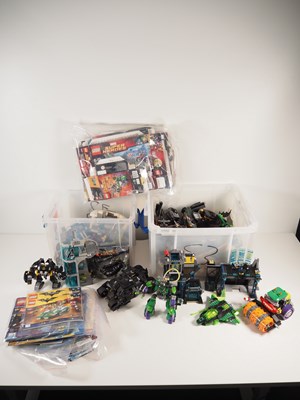 Lot 319 - LEGO MARVEL / DC SUPER HEROES - A large group...