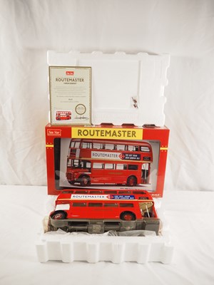 Lot 434 - SUNSTAR 1:24 scale diecast Routemaster bus...