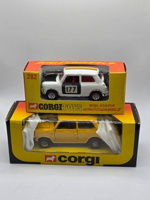 Lot 614 - CORGI - A pair diecast Minis comprising a 282...