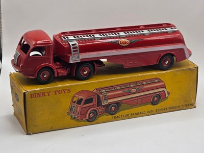 Lot 635 - FRENCH DINKY - A 32C Tracteur Panhard avec...