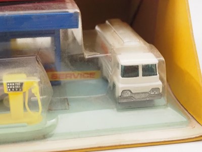 Lot 650 - HUSKY - Very scarce 3006 Service Station Gift...