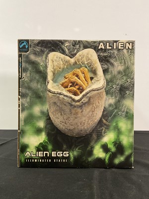 Lot 540 - PALISADES ALIEN EGG illuminated statue,...