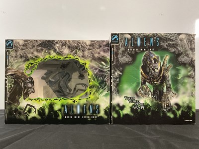 Lot 541 - A pair of PALISADES ALIENS mini busts...