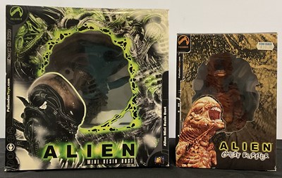 Lot 524 - A pair of PALISADES ALIEN mini busts...