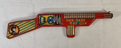 Lot 92 - DAN DARE - A Mettoy DAN DARE RAY GUN c.1953...