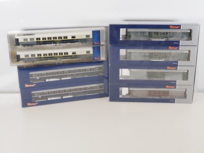 Lot 71 - ROCO - A group of HO gauge Swiss outline...